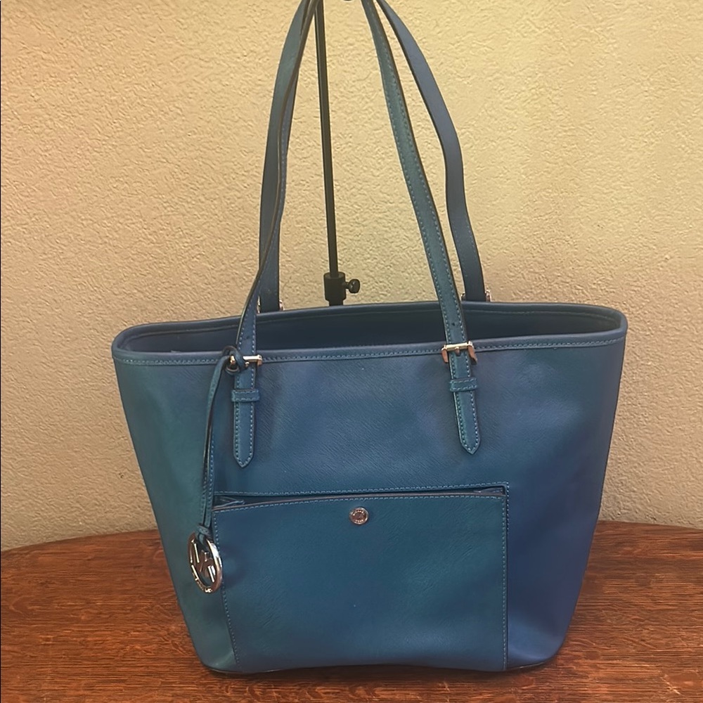 Michael Michael Kors Jet Set Large Snap Pocket Tote